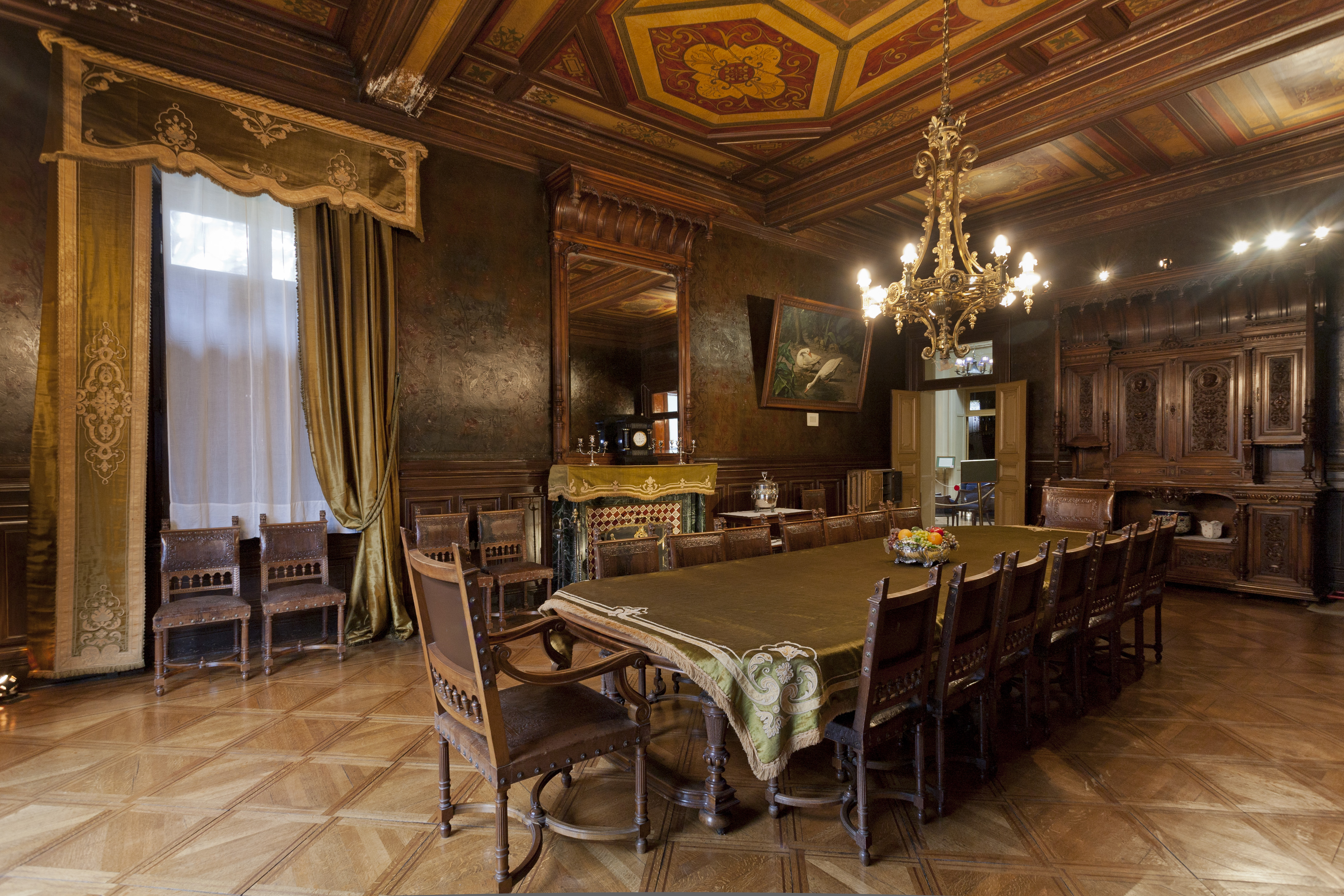 Dinner room in the Braun-Menéndez family mansion.