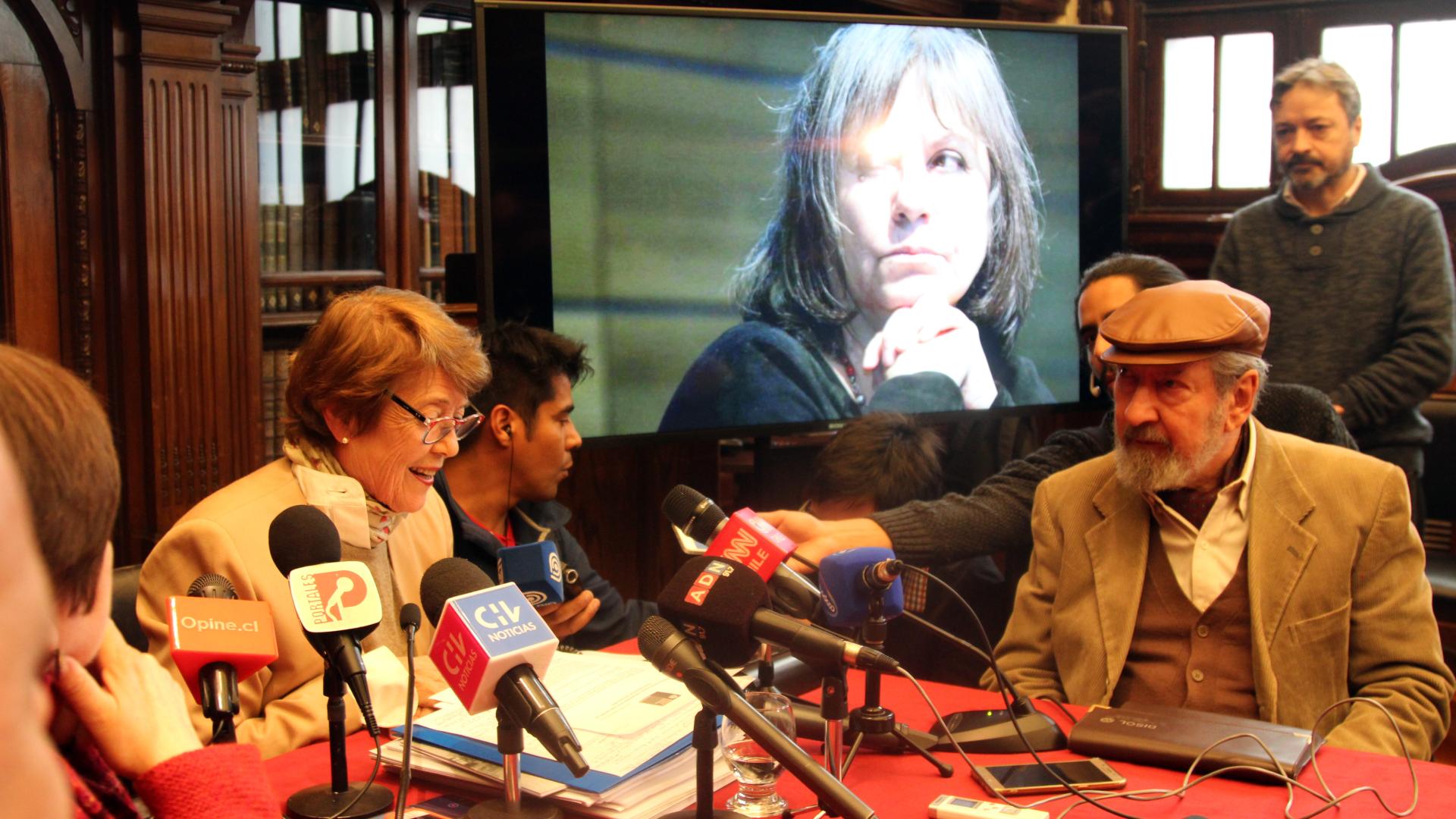 Ministra anunció el reconocimiento desde la sala Ercilla de la Biblioteca Nacional.