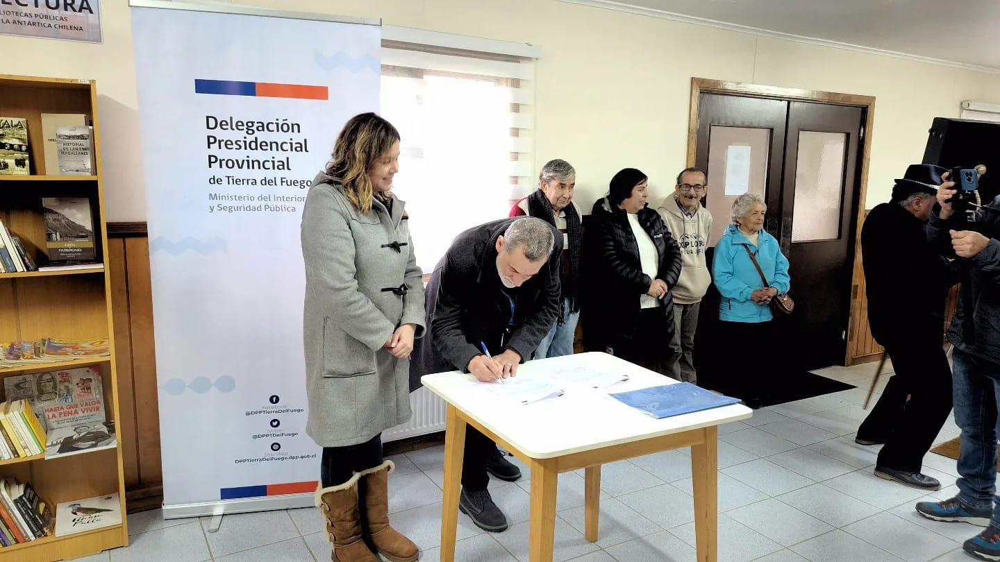 Delegación de Tierra del Fuego y Dirección Regional del Serpat abren nuevo Punto de Lectura en centro de personas mayores de Porvenir