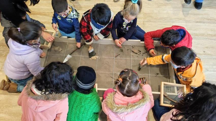 Actividad con niñas y niños en Museo Arqueológico de La Serena