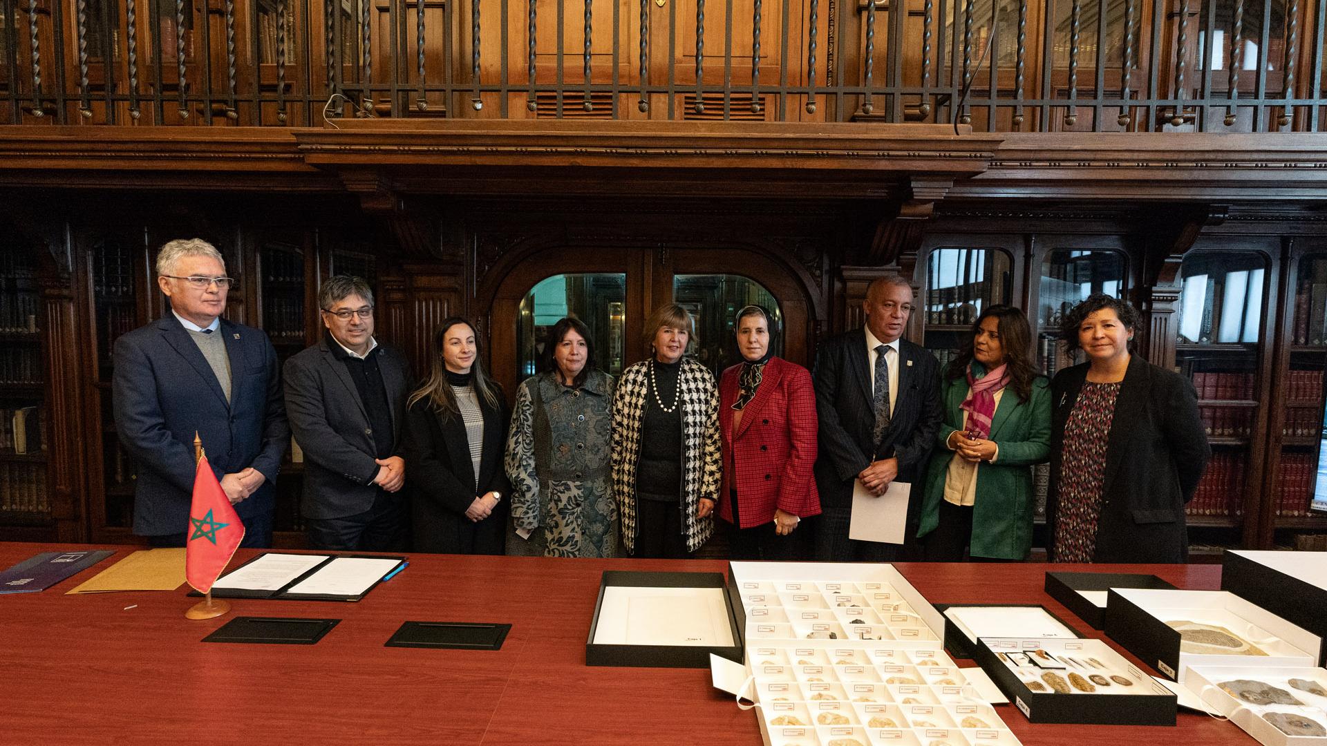 Chile y Marruecos firman convenio de colaboración cultural y concretan restitución de material paleontológico decomisado