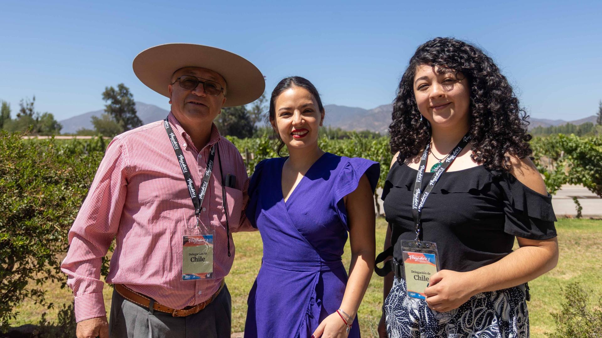 Lo/as Madariaga junto a la Ministra de las Culturas