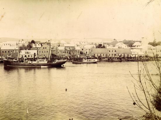 Actividad portuaria de Valdivia antes del gran incendio de 1909. Fotografía de Rodolfo Knittel.