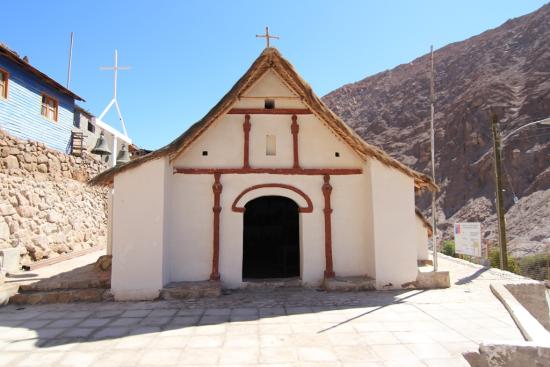 Iglesia Virgen del Carmen de Chitita, declarada Monumento Nacional categoría Monumento Histórico.