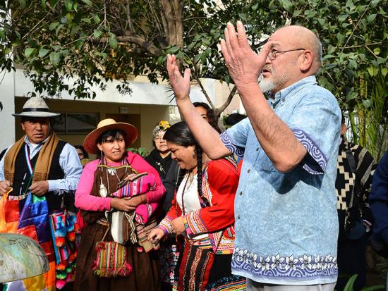 Florentino Hey, profesor de lengua y cultura Rapa Nui en Escuela de Idiomas Indígenas, Región Metropolitana.