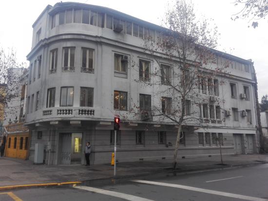 Edificio de la ANEF, ubicado entre las calles Alameda y Tucapel Jiménez
