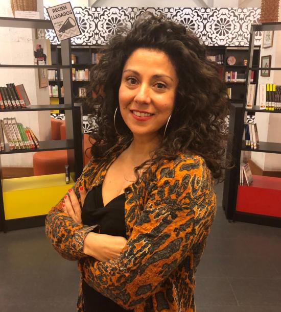 Mariluz Hidalgo, trabaja como coordinadora de gestión cultural en la Biblioteca de Santiago.