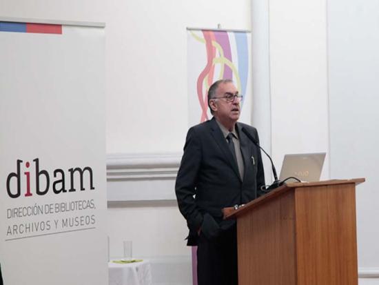 Joan Santacana dictando su charla en el V Congreso de Educación, Museos y Patrimonio, en 2013.