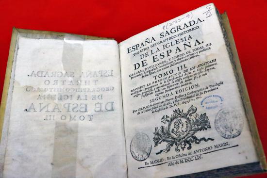 Libro “España Sagrada: Theatro geographico-historico de la Iglesia de España”, devuelto a Perú