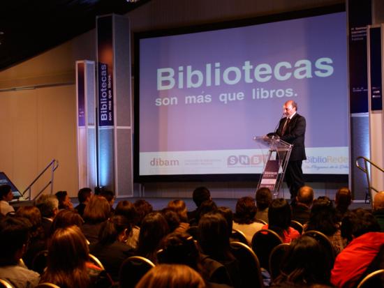 El director de la Dibam, Ángel Cabeza, en su presentación en el Seminario.